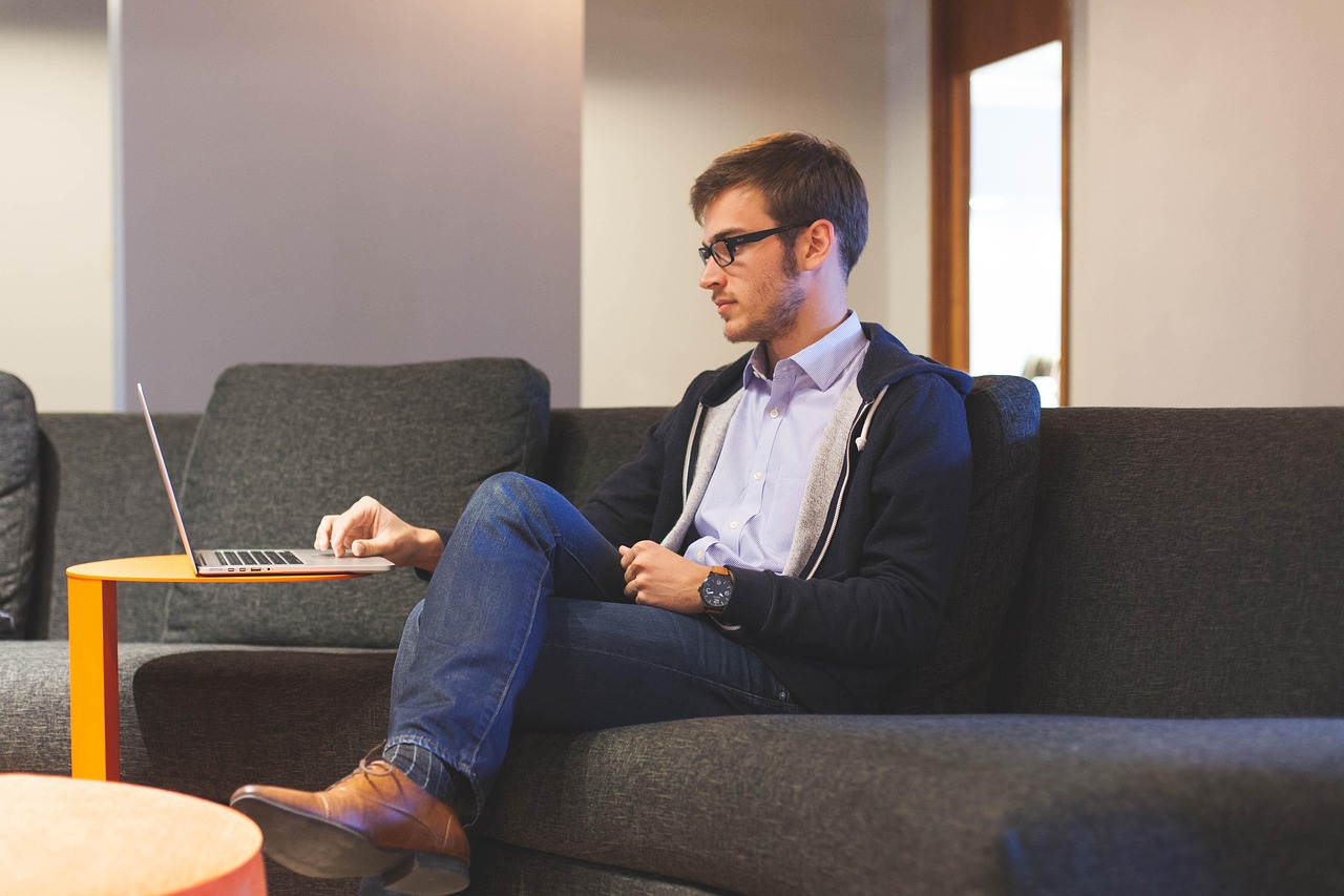 Entrepreneur, start-up, man — Comparing 2025 Medicare Advantage Plans: A Handy Checklist