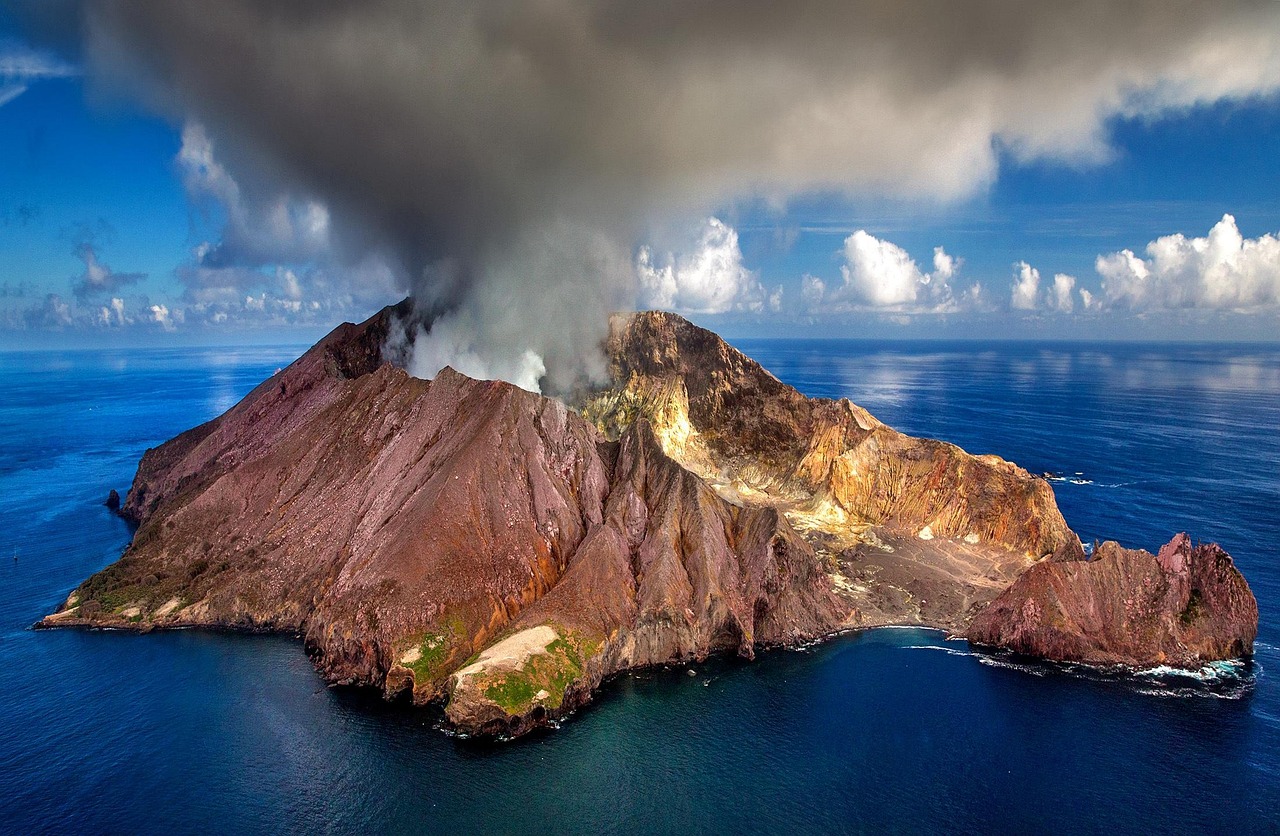 New zealand, volcano, crater — Crossdraw Holsters: Easy To Carry