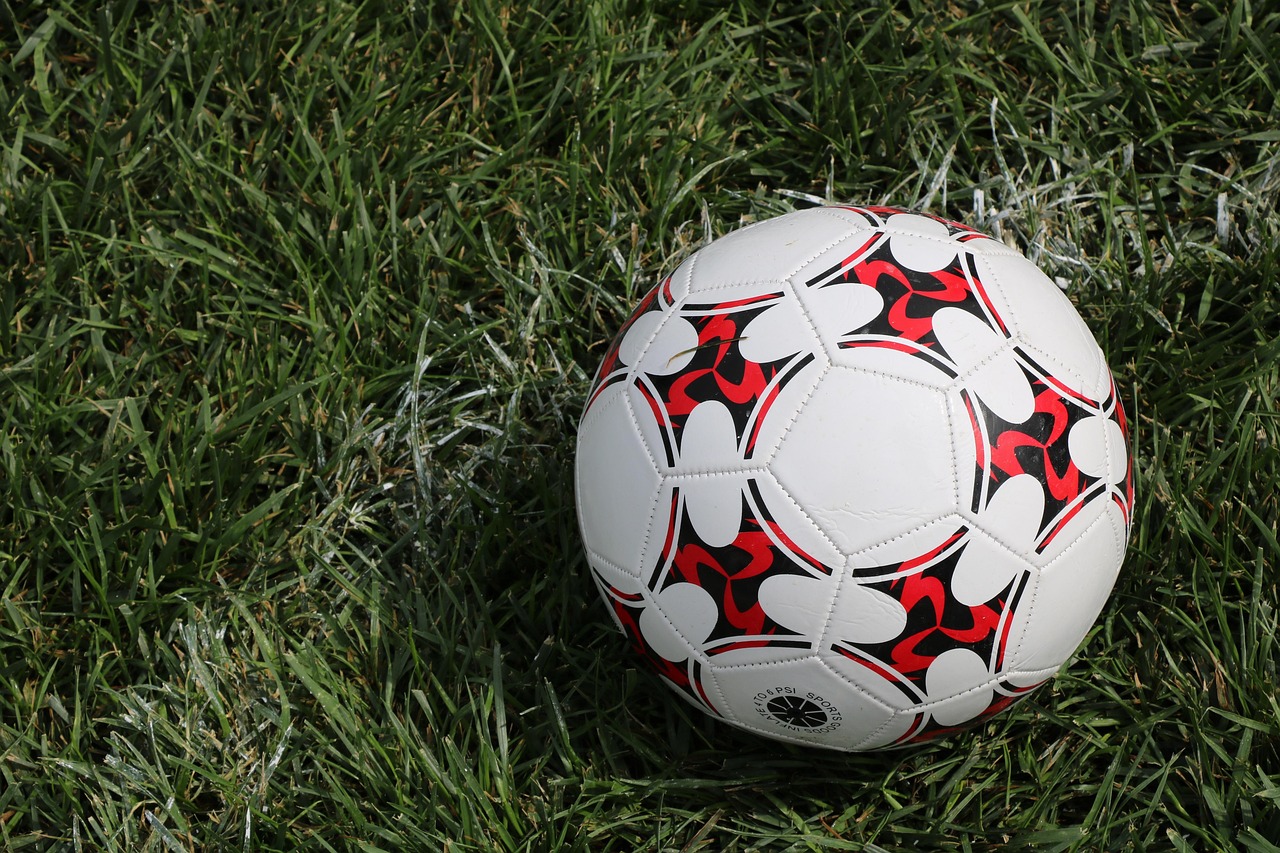Football, ball, nature — Factors to consider when choosing sportswear