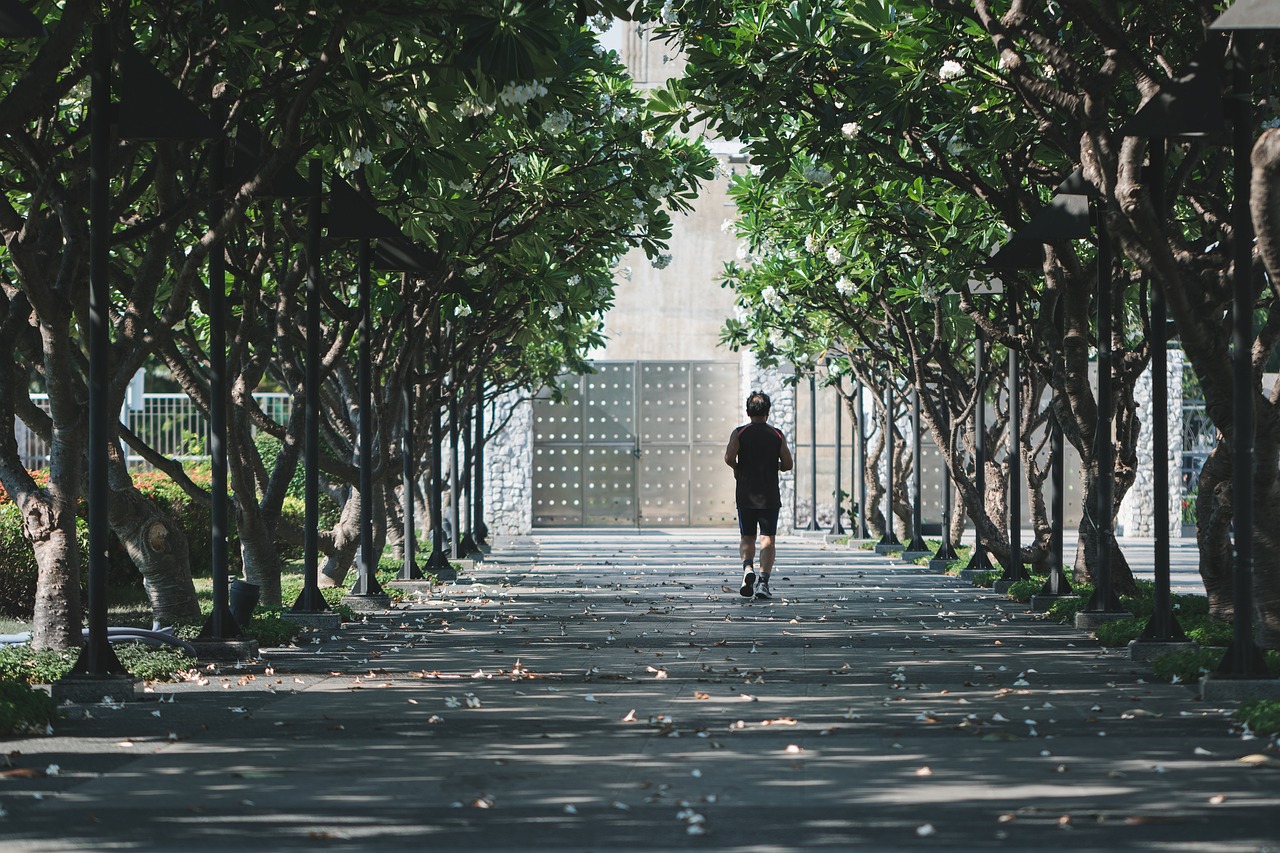 Man, exercise, outdoors — Guide to knowingMarine Collagen