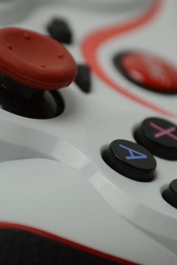 Controller, buttons, joystick — How does Bitcoin roulette handle network congestion delays?