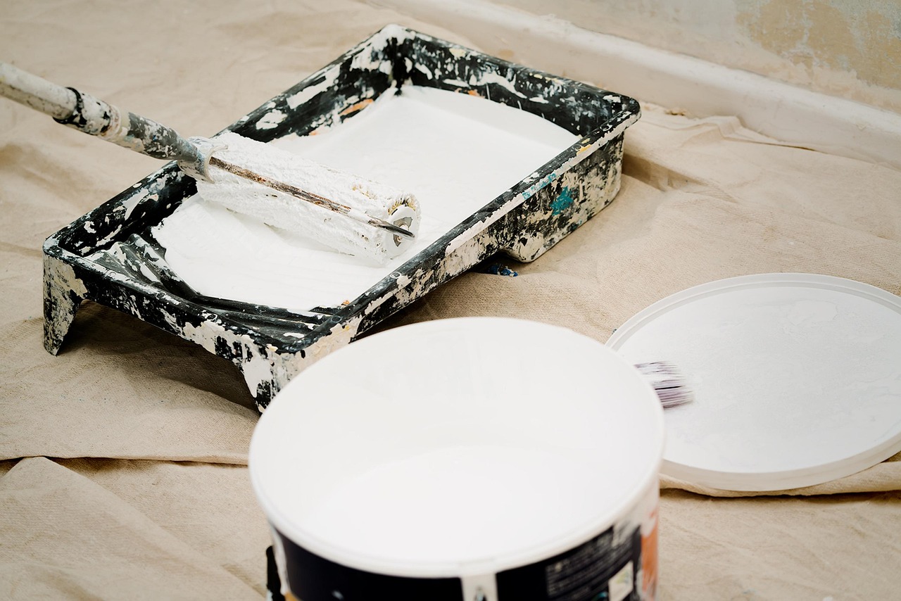 Paint, interior paint, paint bucket — How to properly care for your vinyl tiles