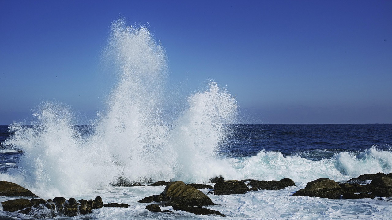 Waves, east sea, breaking waves — Singapore Luxury Property Trends in 2026: What High-End Buyers Are Really Looking For