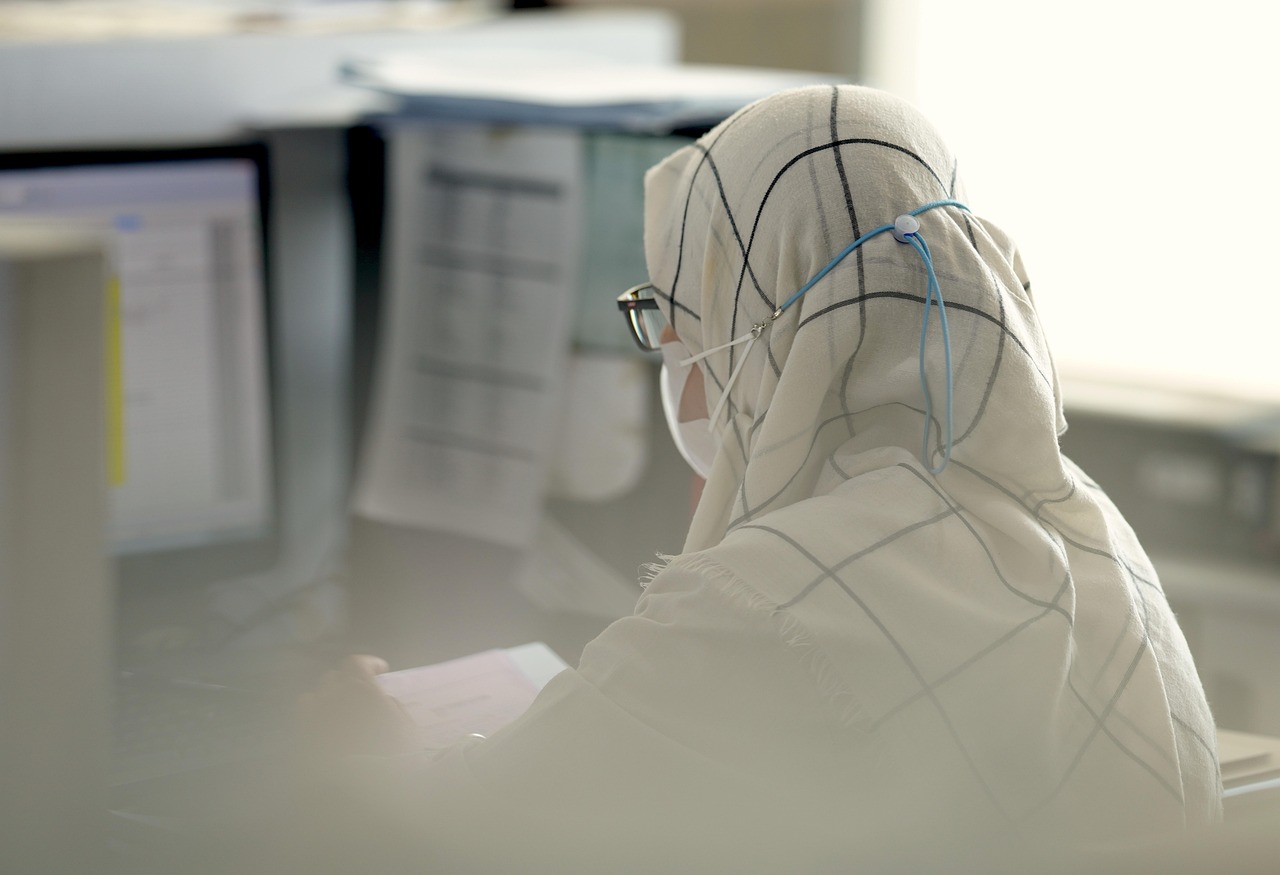Woman, administrator, computer — Streamline Your Testosterone Treatment with Online TRT Options