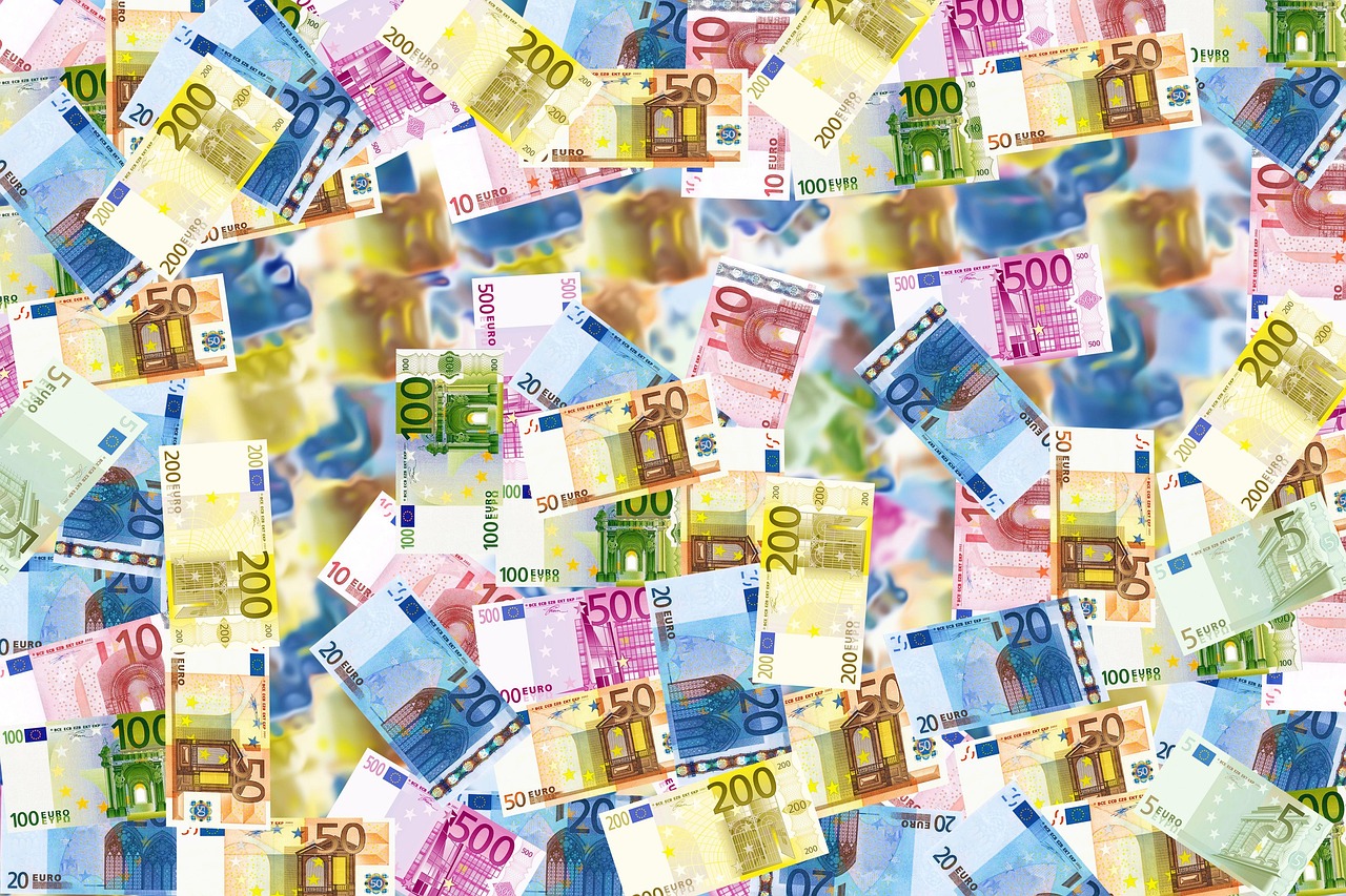 Money, cash, bills — TYPICAL FACTORS FOR LEASING A STORAGE SPACE SYSTEM