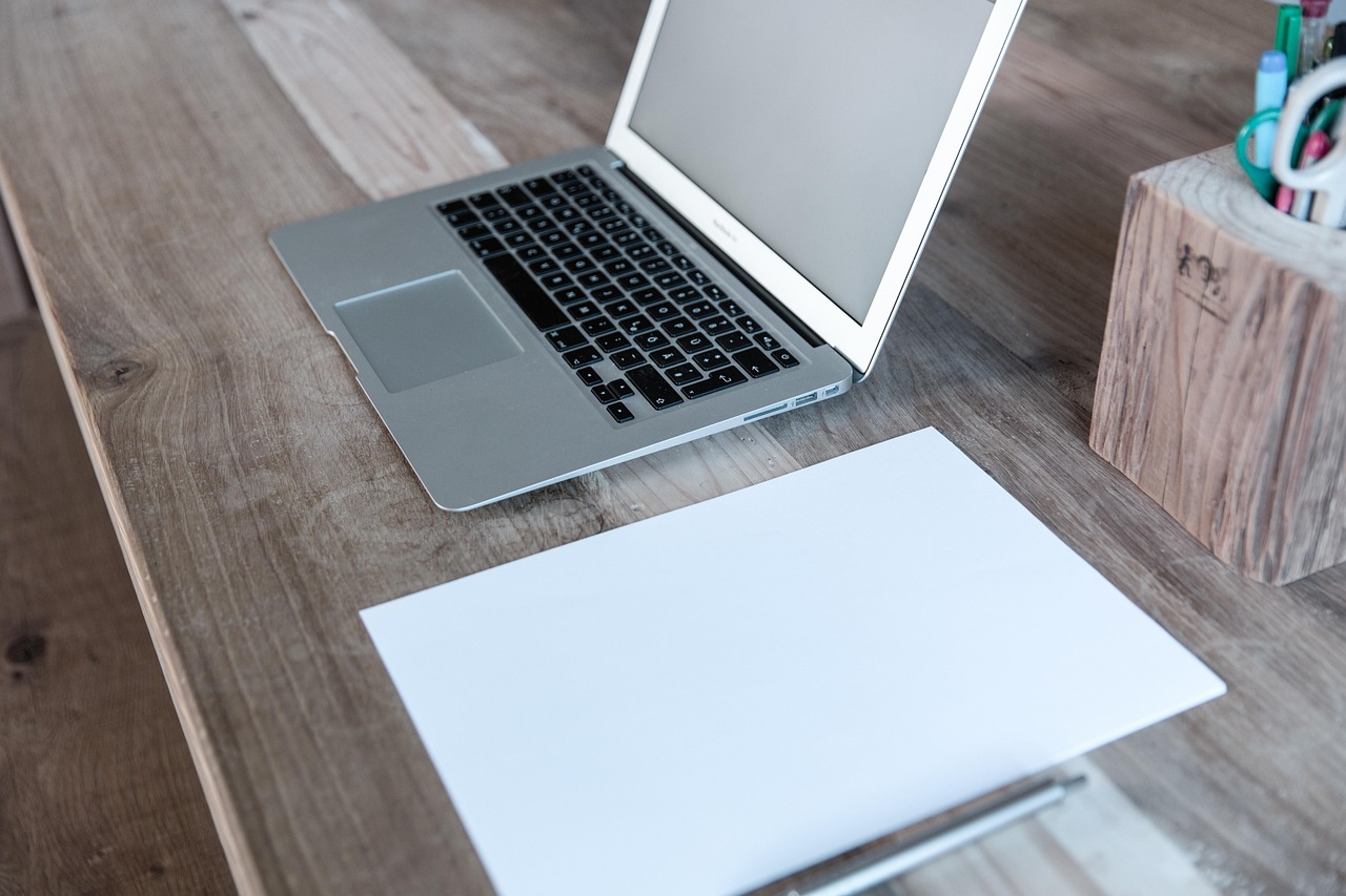Home office, laptop, notebook — Water Fuel Technology For Cars - Use Water As Fuel in order to save Gas