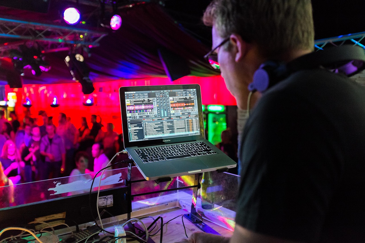 Dj, live, live music — What justifies the establishment of an online casino?